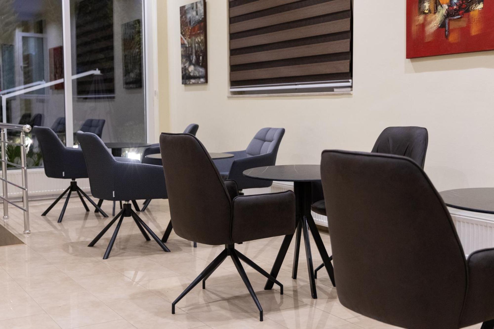 Hotel Luxor Pristina Extérieur photo